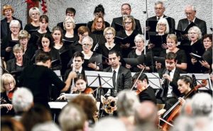 Konzert in Großsachsen begann mit Pauken und Trompeten